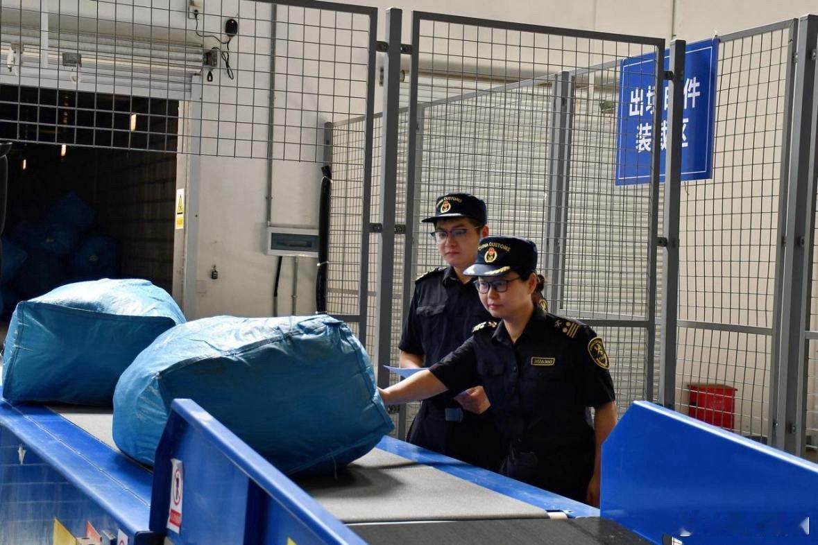 宁波口岸再添新通道电商货经新疆奔赴东欧 宁波口岸首次开通通往新疆塔城巴克图口岸的