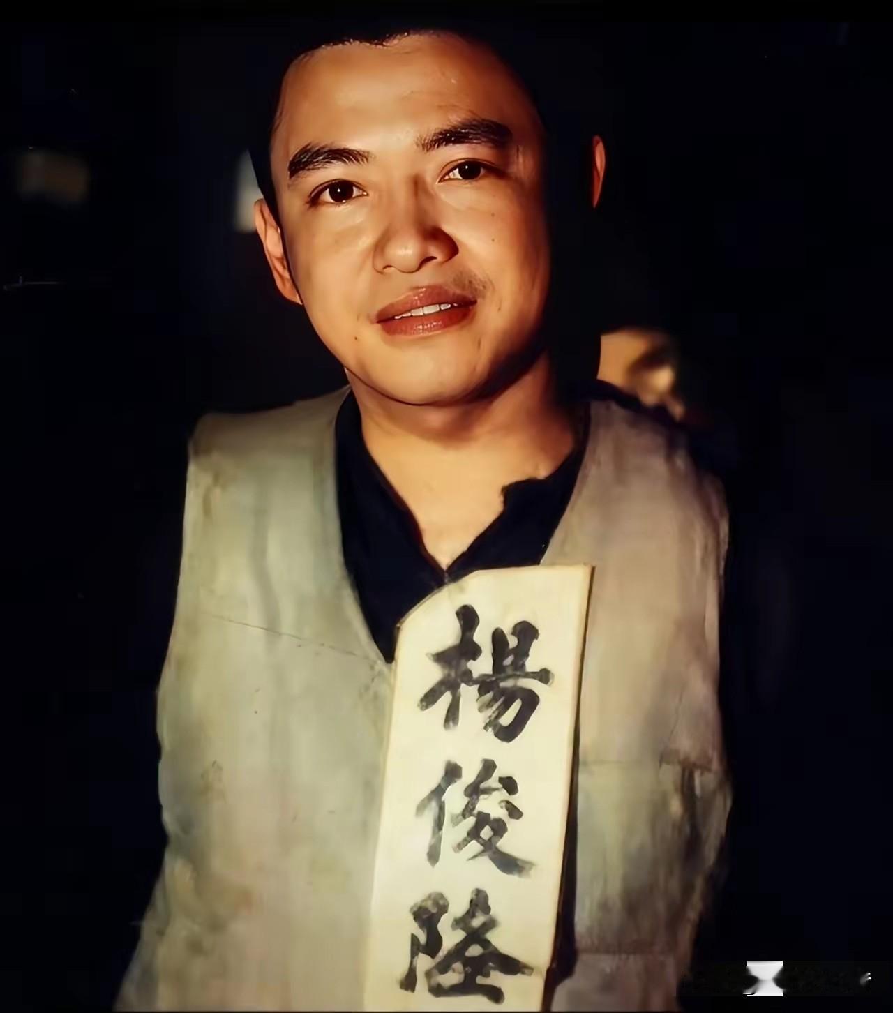 看过这张照片的人，无不感到心痛！
这位牺牲在台湾的烈士叫杨俊隆，他的名字被镌刻在