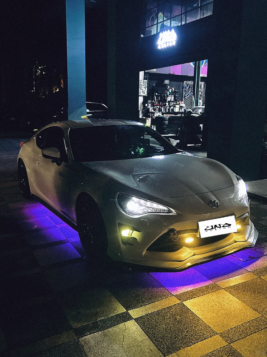 丰田86和底盘氛围灯绝配