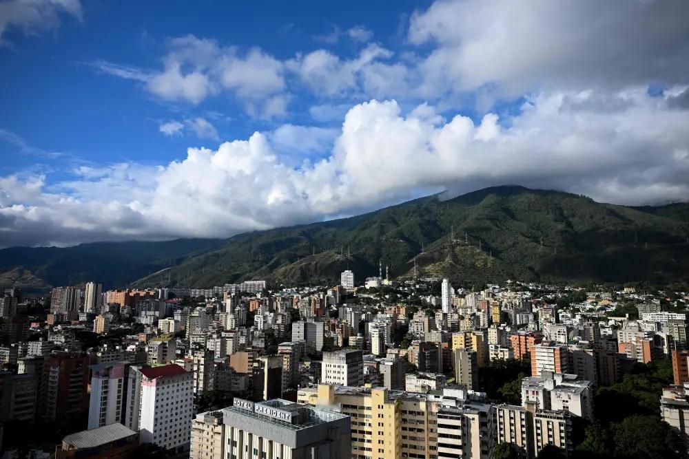 内鬼事件对委内瑞拉政局的影响具有一定的复杂性，主要表现为以下几个方面：

加剧政