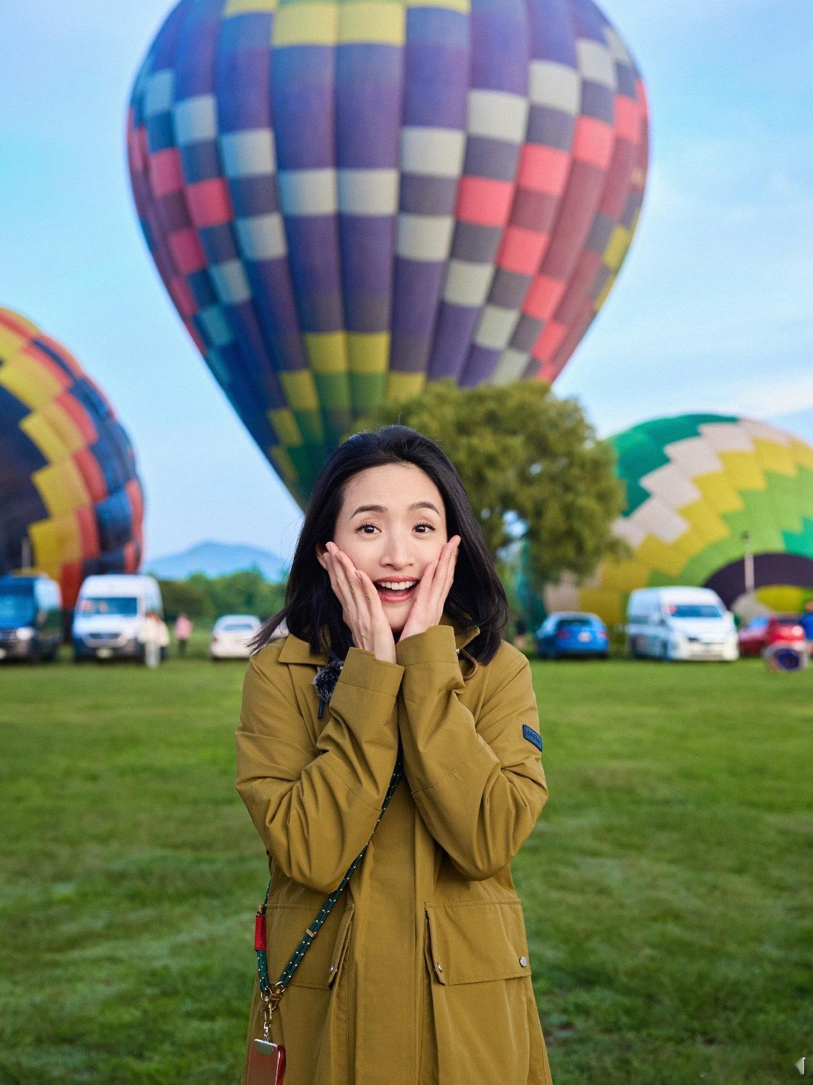 林依晨婆婆和纯美婆婆一模一样说实话纯美婆婆的长相我都有点记不清了，只是感慨林依晨