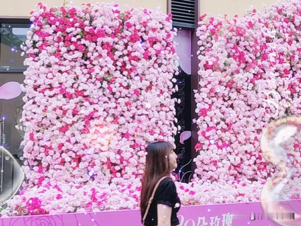 粉粉的玫瑰🌹
一杯20朵玫瑰
春天的浪漫满屋
满满的爱意随风起云涌
春日生活打