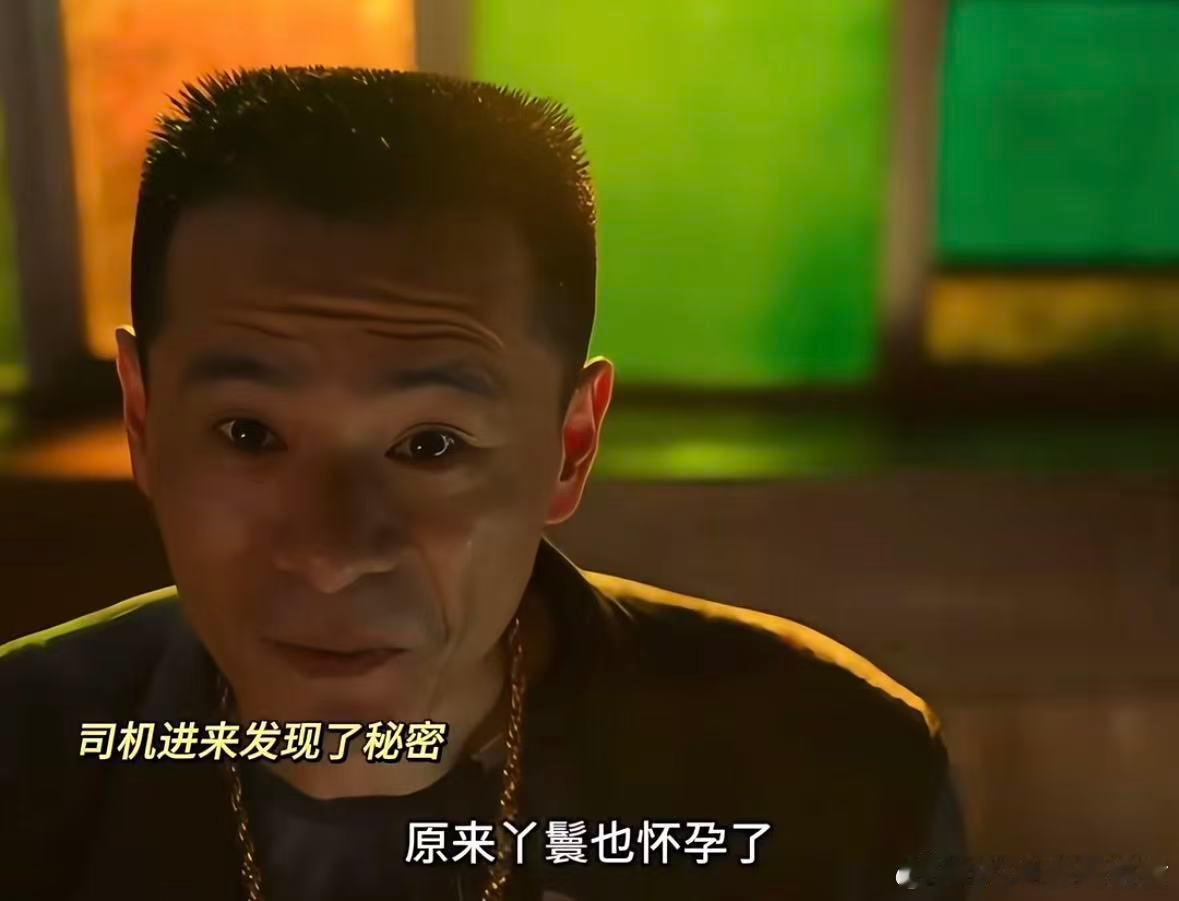 为了孩子疯成这样就合理了 曲梦躺在床上脸色苍白，刚生完孩子的她虚弱得厉害。可当张