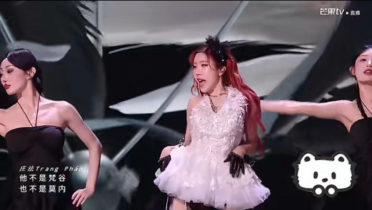 小考前遭前夫恶意争夺抚养权，江语晨扛着跨国官司硬撑舞台 。当法院驳回诉求、守护住