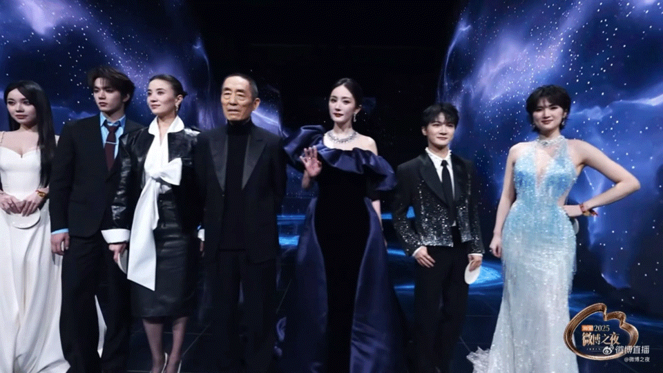 惊蛰无声剧组太权威了 张艺谋带领惊蛰无声剧组全员走上红毯，阵容豪华又整齐，宋佳杨