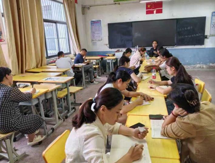 大家发现一个现象，现在的小学学生数量似乎正在直线下降，那么这种下降对于一线的老师
