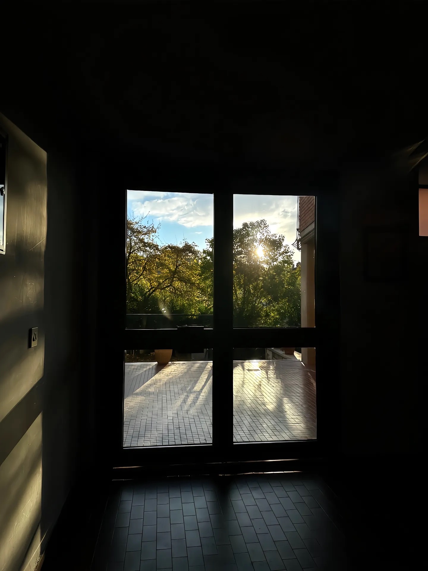 允许自己熬夜 允许自己把衣服在椅子上堆成小山 允许自己连续听歌50遍 允许自己被