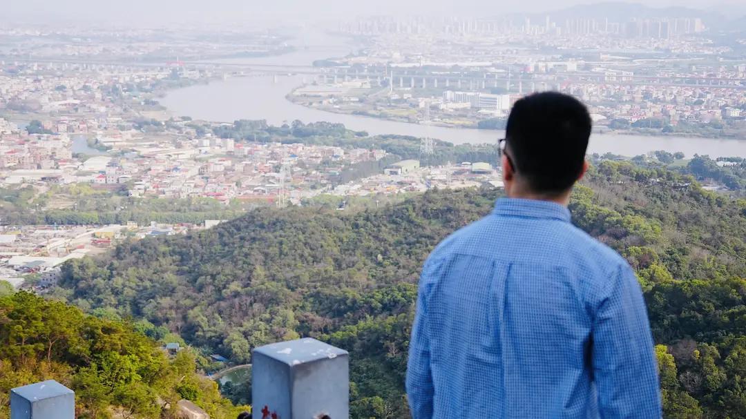 38岁失业的第三个月，我才真正懂了什么叫“不上不下”。

一开始还自我安慰，终于