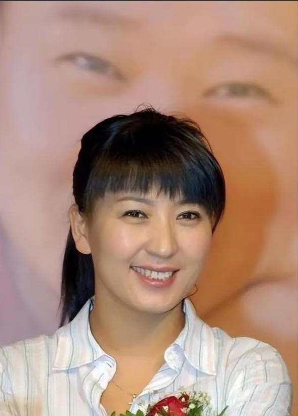 45岁的闫学晶发现自己意外怀孕，此时，女儿林傲雪28岁，儿子林傲霏24岁，闫学晶