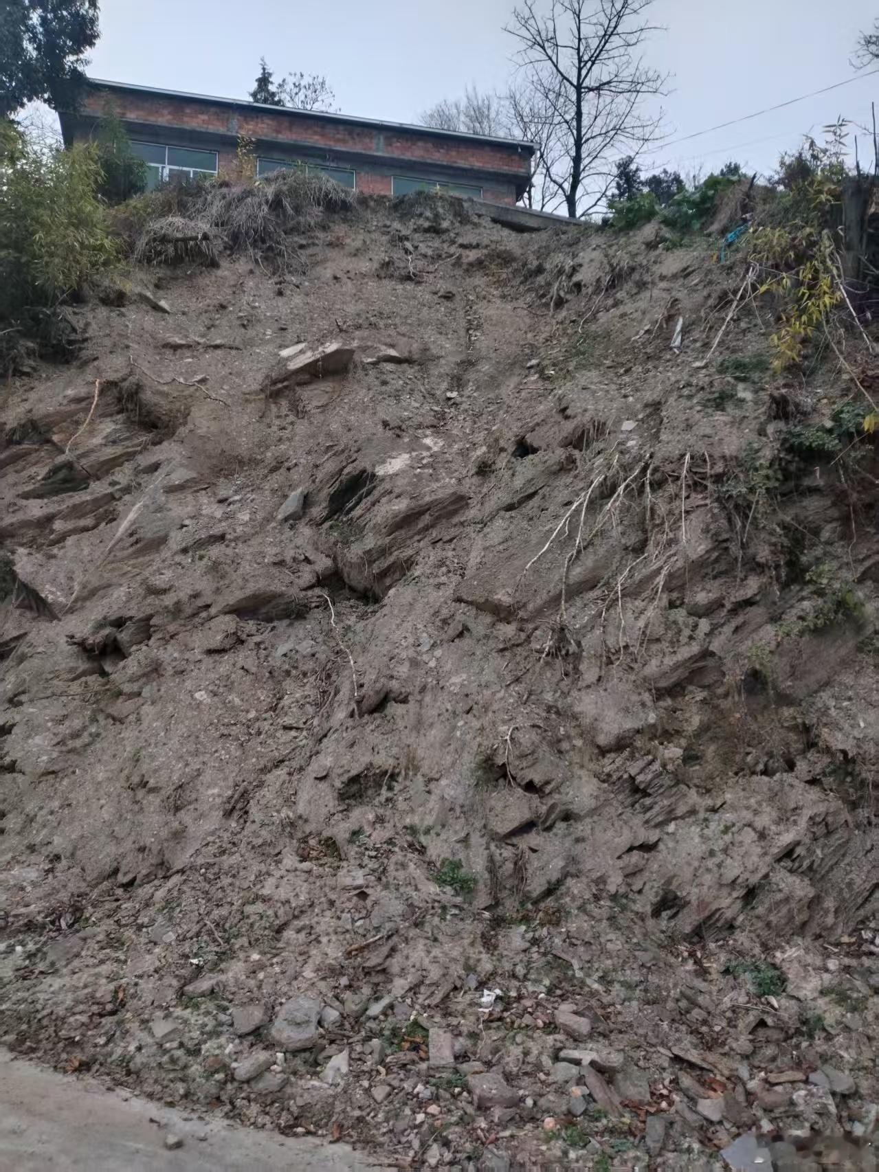 安康一宅基地反映坍塌遭推诿尽快完善修建，让老百姓平安过年，安居乐业。 