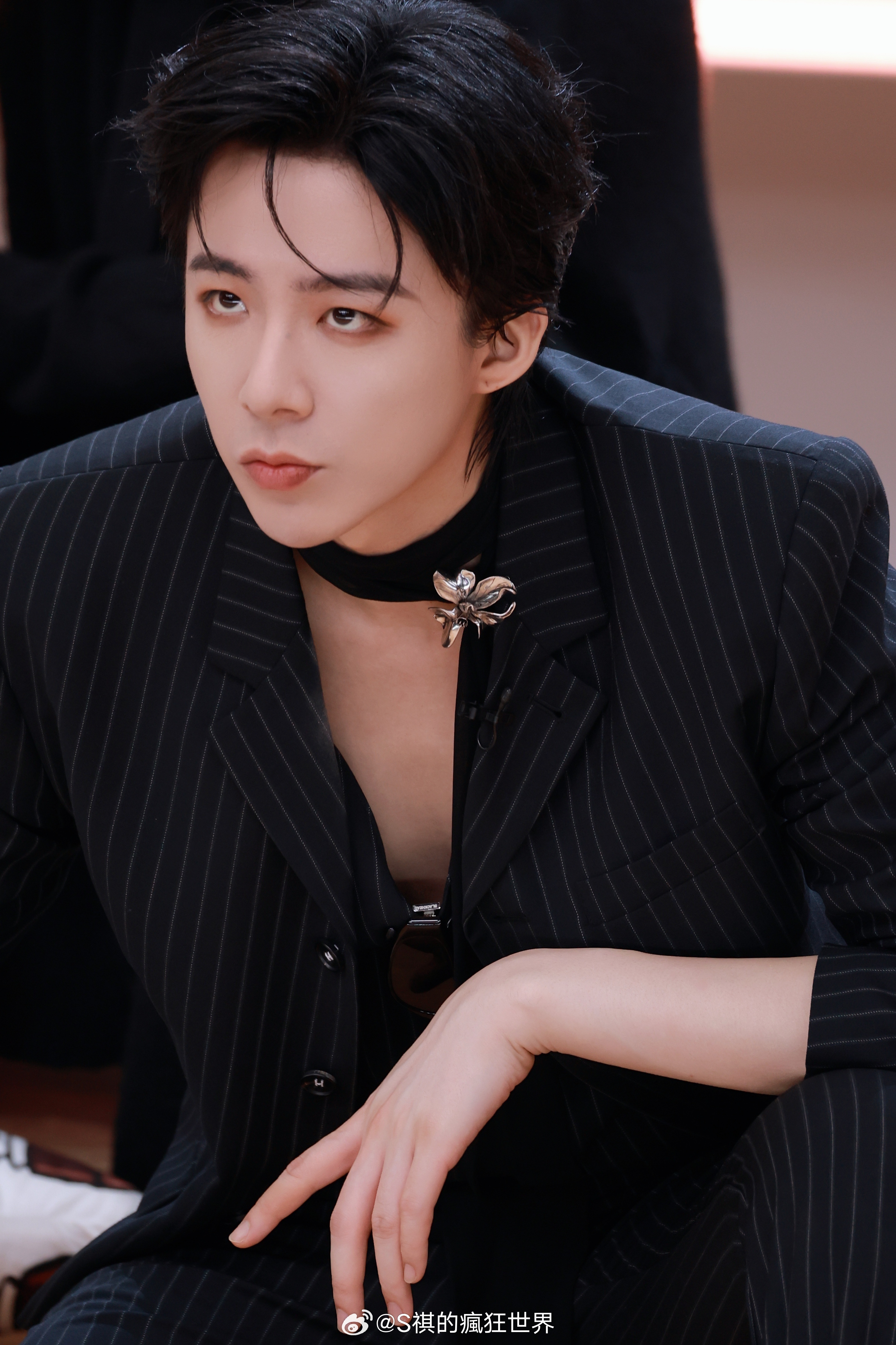 刘宇宁的2025巡演 🐾刘宇宁玫瑰丛生 🐾摩登兄弟 台下是抬眼就撞进心尖的慵