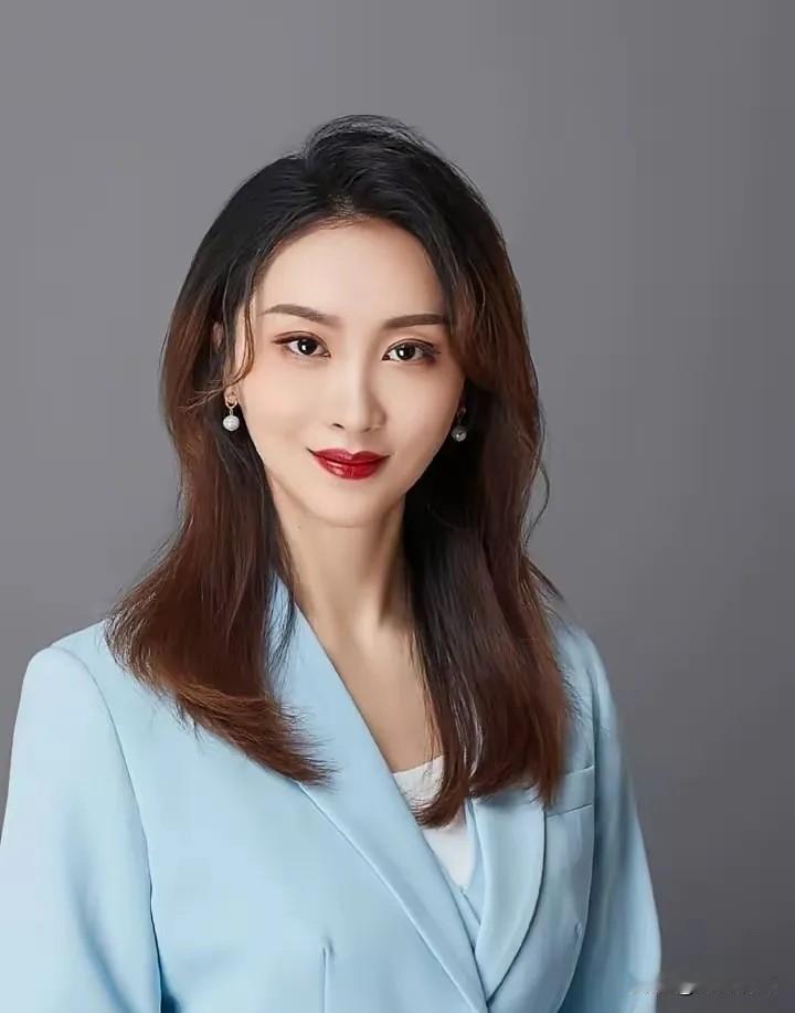 北理工裴轶老师开设的女性权益选修课被叫停。课程争议的起因，是她在选课群里说了句：