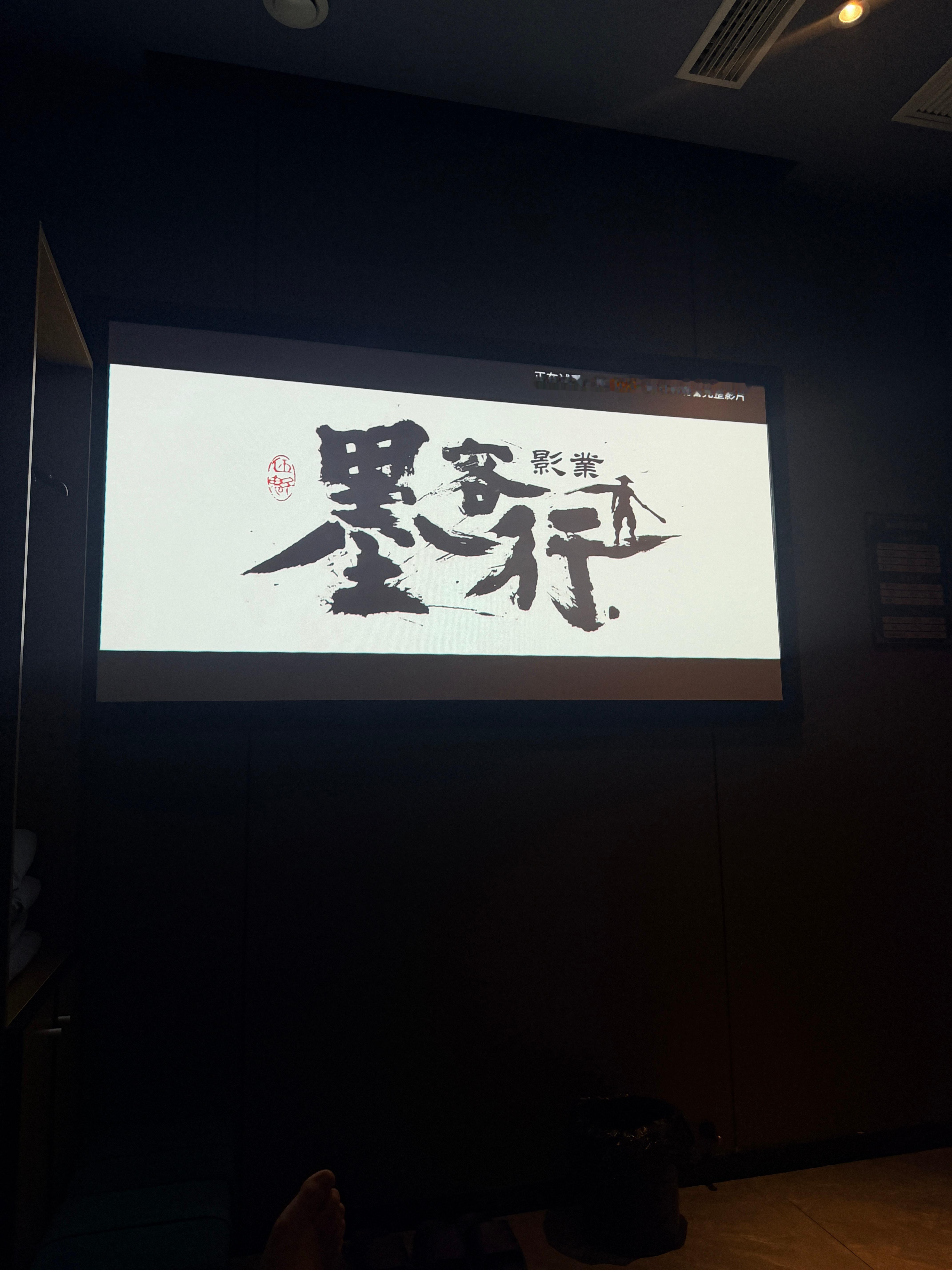 昨天真的是养身girl泡脚完 去拔罐昨天21点睡的 早上6点醒 吃了个早餐 工作