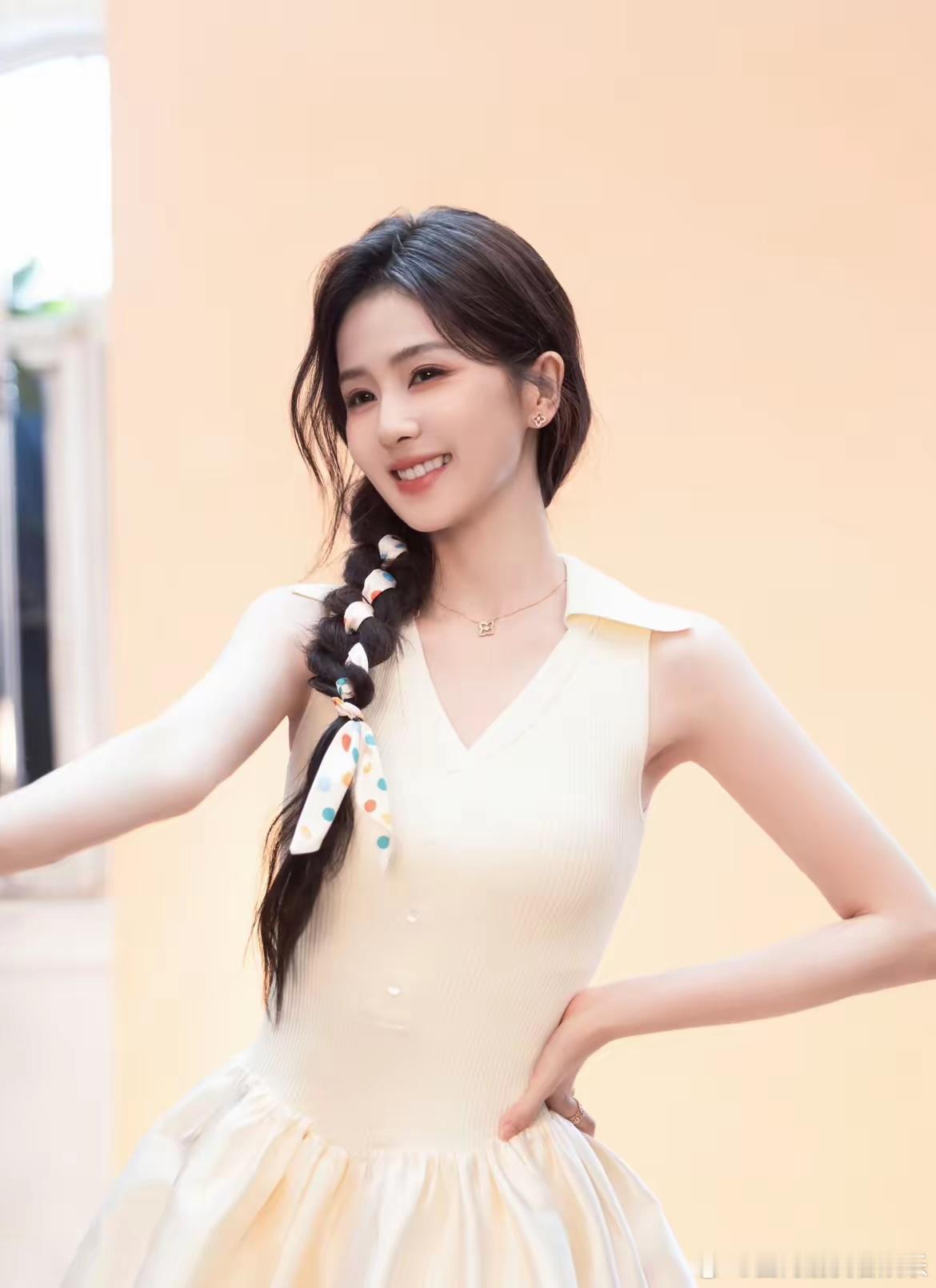 白鹿这么受欢迎还真不是背后的资本大佬力挺她，而是很多男星太喜欢她了不说李晨、郑恺