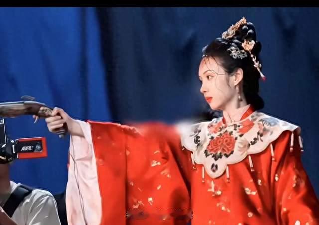 #杜翠雀火场花絮比正片还狠《兰香如故》爆火密码藏在双向奔赴里