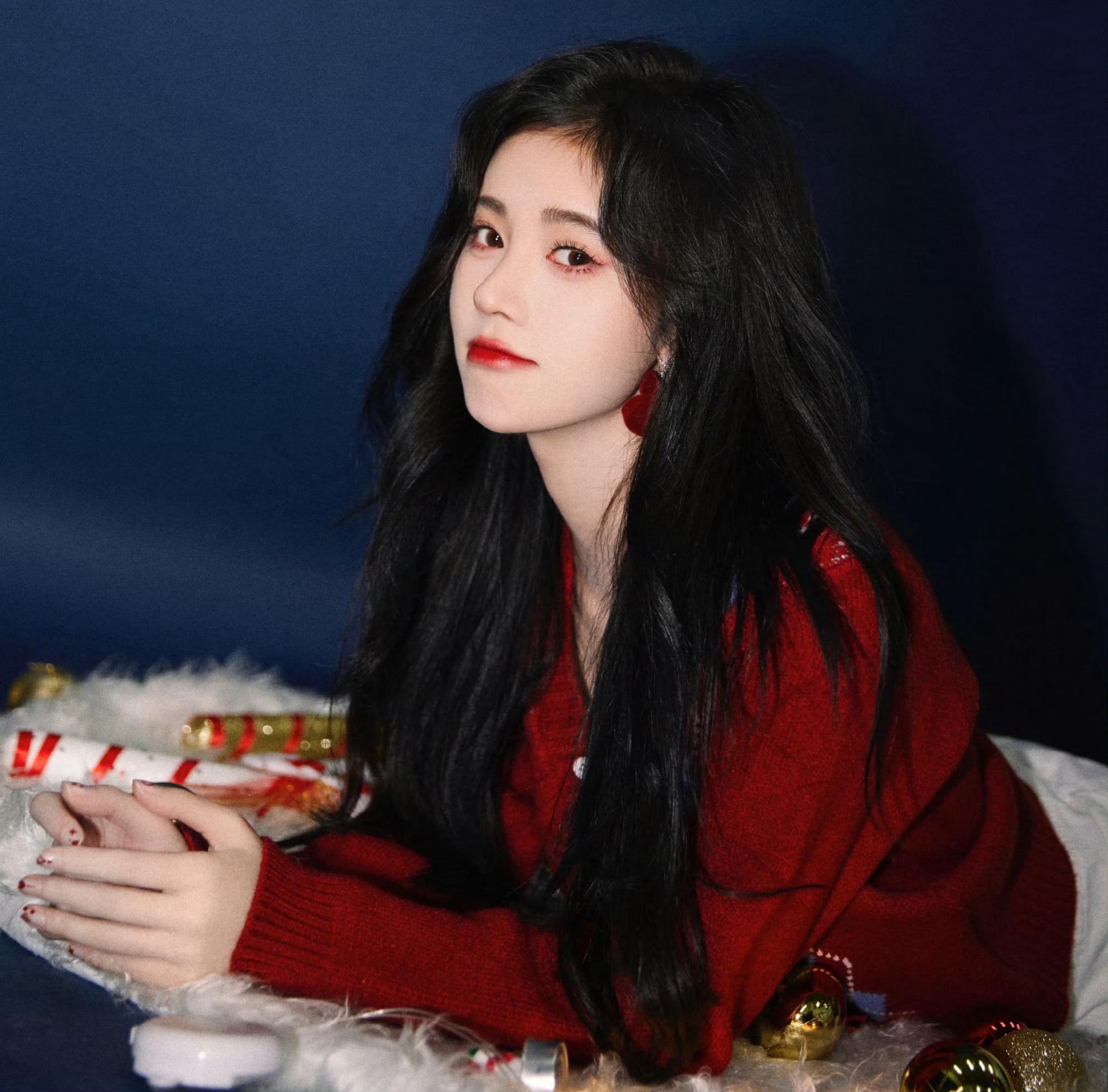 鞠婧祎 jjy鞠婧祎姜黎非jjy鞠婧祎千香“玫瑰不会枯萎，纸飞机不会掉落，追随你