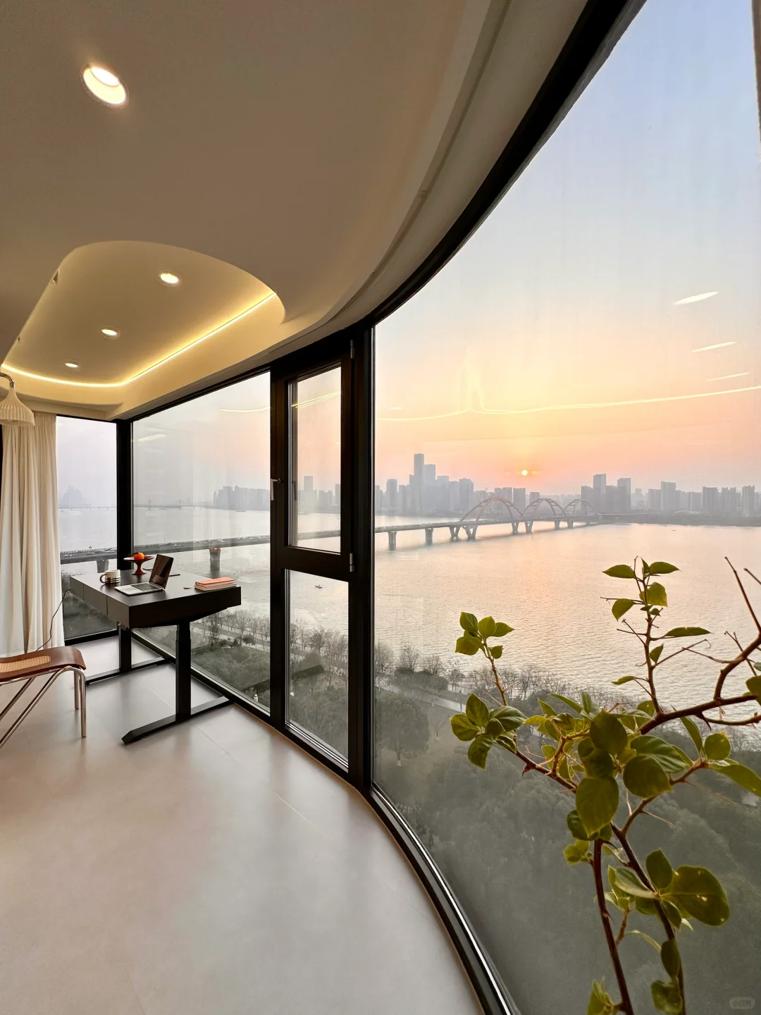 半赠送的阳台！是我家最值钱的地方！ 😜