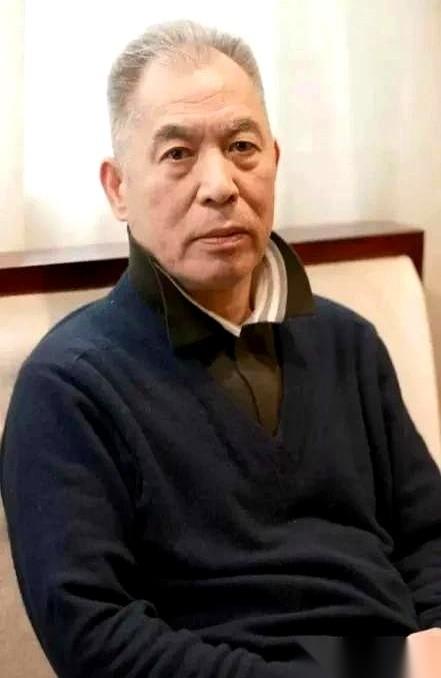 梁晓声笔下那个叫林静的小姨，当年在众人眼里是个“疯子”。
20多岁，未婚先孕，肚