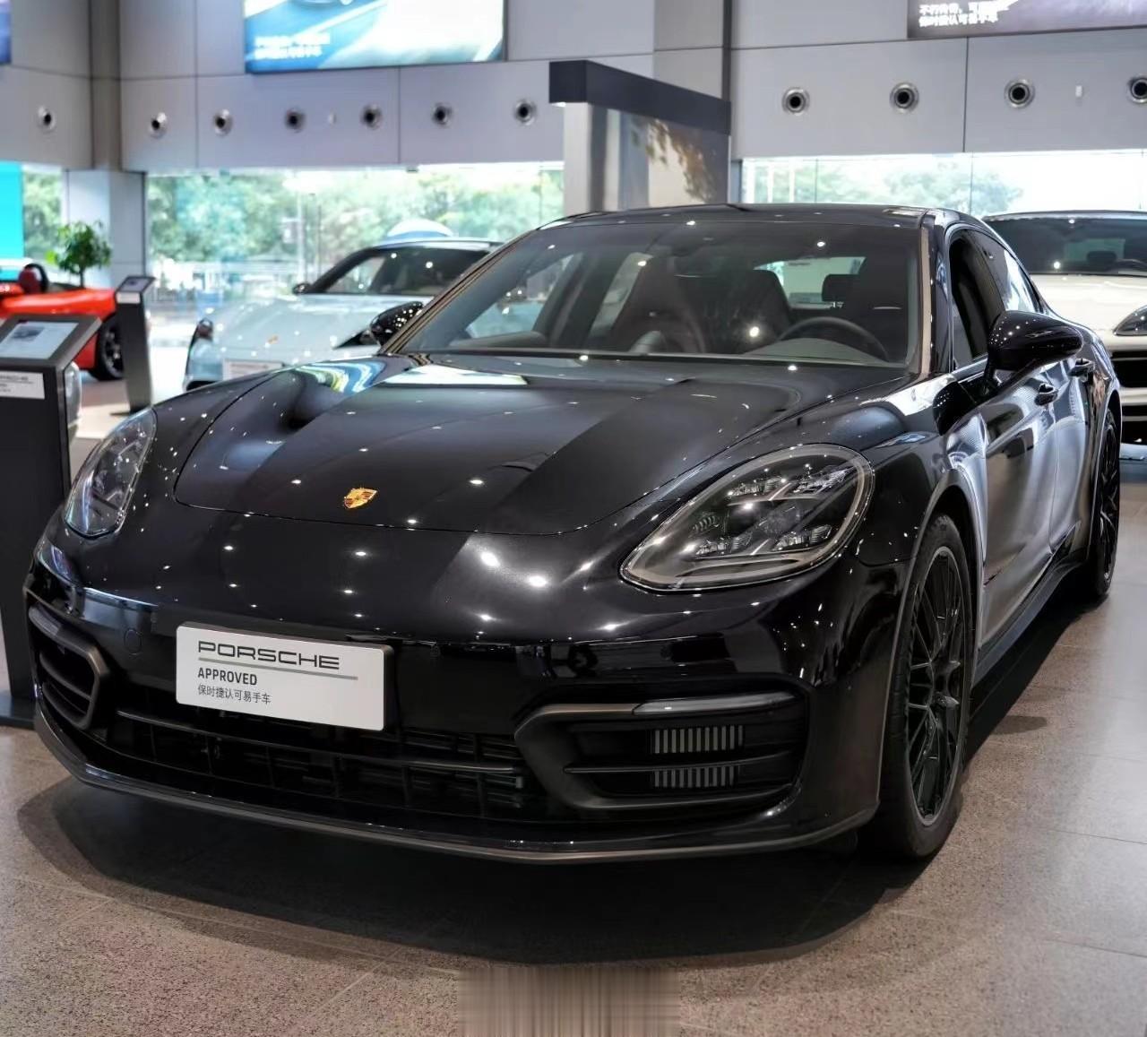 保时捷 Panamera 准新车[酷][酷]黑玉/黑红，带SC组件、全景天窗、座
