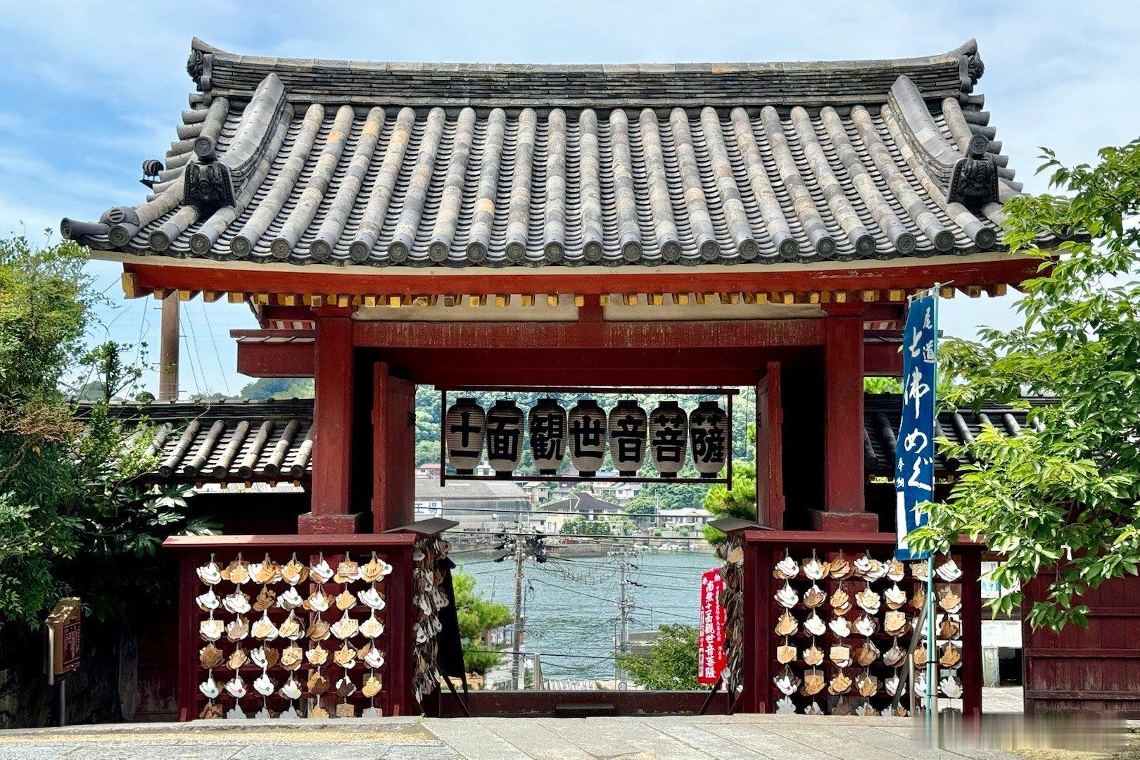 尾道净土寺，广岛县的国宝寺庙。这个庙对我而言是个奇怪的地方，我没来过，却一直有印