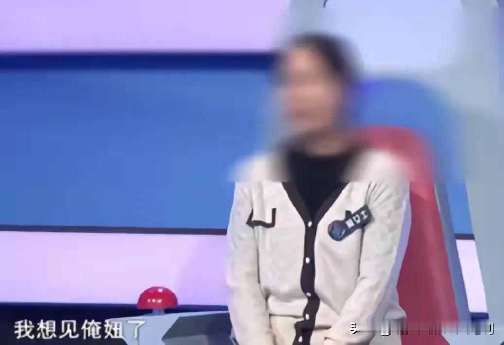 河南，女子刚出生没多久就被母亲嫌弃是女孩，把她送给小姨抚养，直到上小学了才重回家