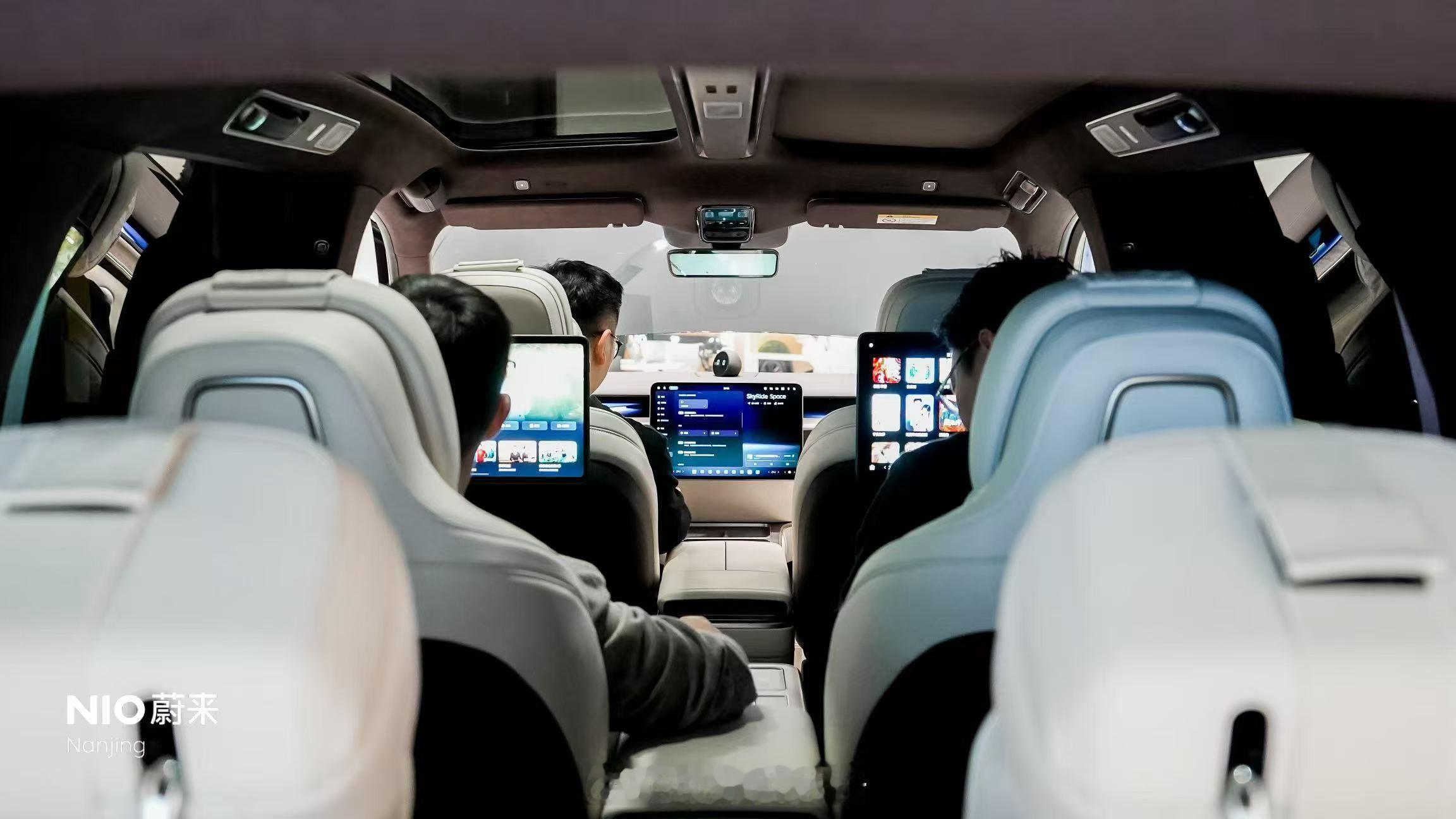 最近不少人问我蔚来ES9 怎么样？我觉得吧，假如你只是想要一台配置丰富、主打豪华