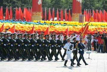 “9·3阅兵”后世界会明白，中国到底和美国差在哪里！美国有一项优势中国永远也超越