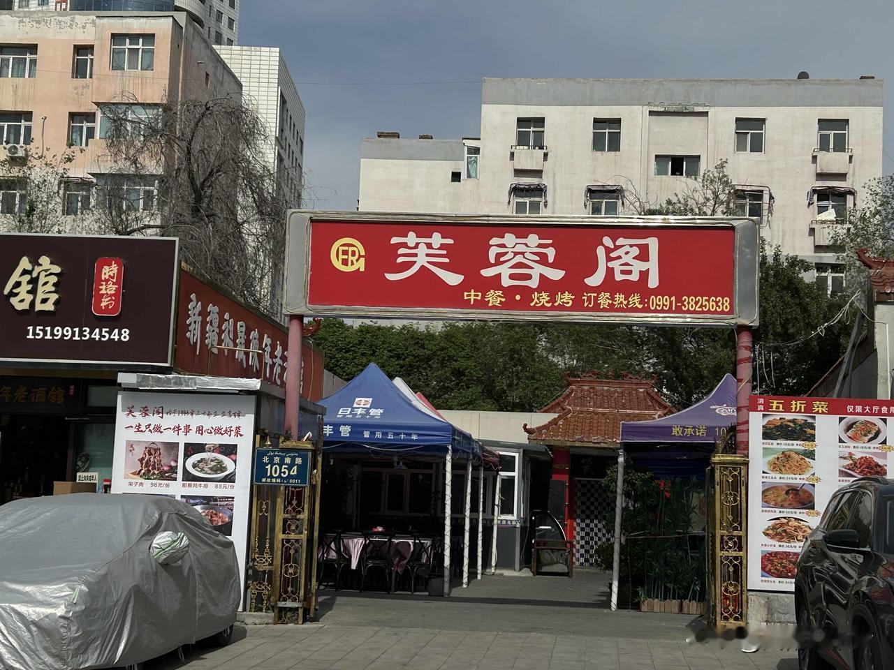 我记不起来这家店有没有30年历史，但我记得他家的红烧牛尾味道极佳。