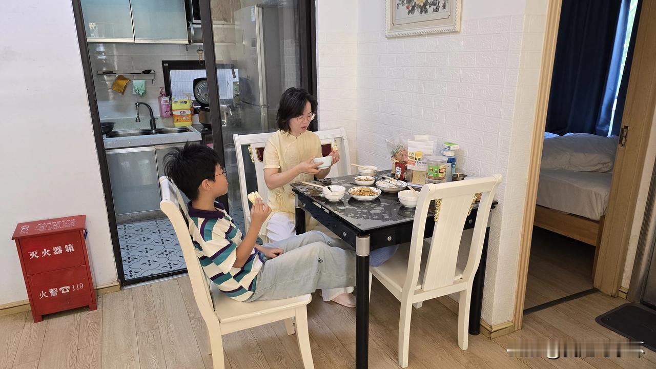 在云南这么多天，今天在昆明终于吃上自己煮的粥了，好怀念啊[笑哭][笑哭][笑哭]