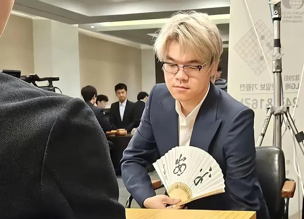 魔咒难破~申工卫冕美梦破灭
上上签运~柯侠欲夺九冠有戏



29届LG杯世界围