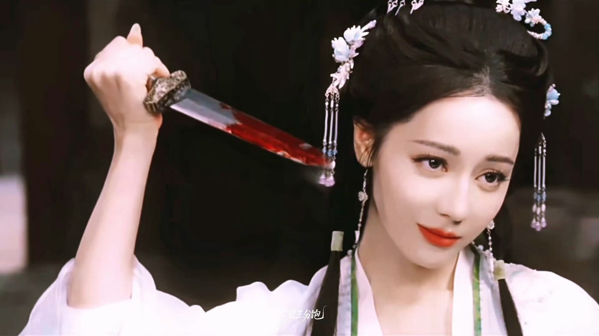 白日提灯白日提灯即将开播，热巴的人设好带感 