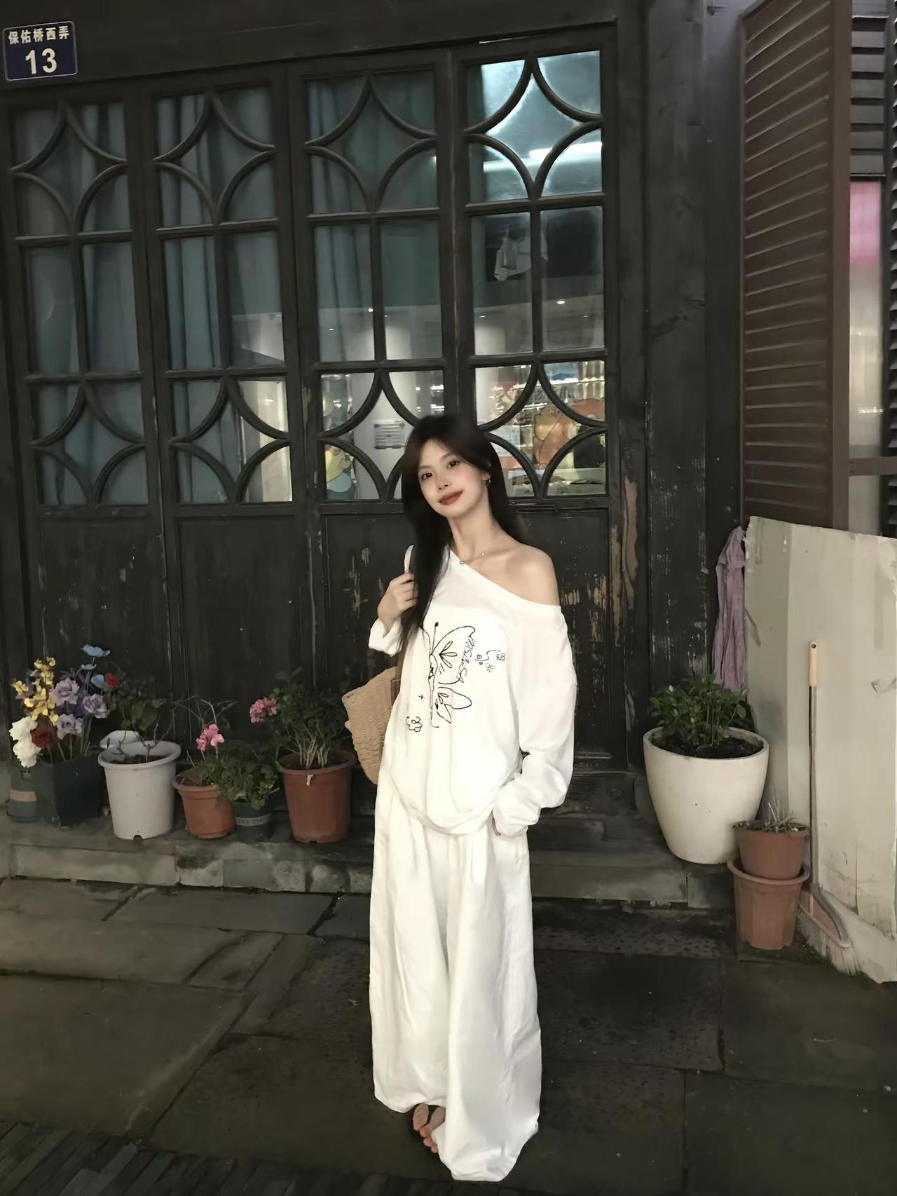 逛逛。露肩穿搭ootd
