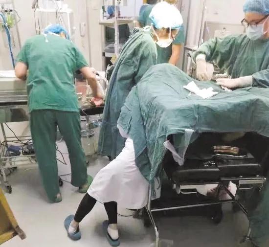 “绝对不当接盘侠”！福建莆田，男子去酒吧玩时，认识比他大3岁的女孩，双方发生关系
