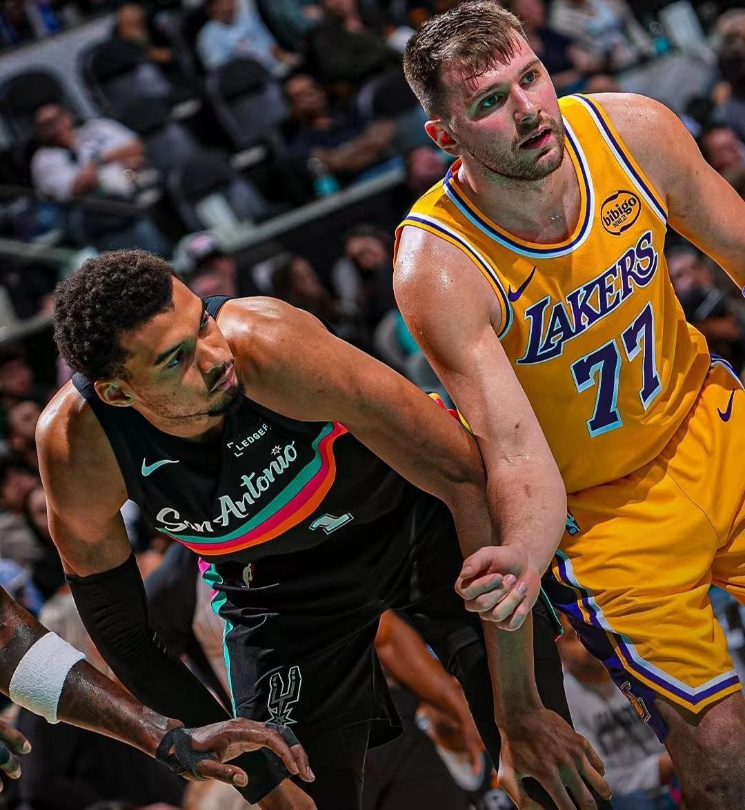 东契奇38+10+10无缘胜利，因为碰到13中11的他了！
湖人三连胜势头正盛，