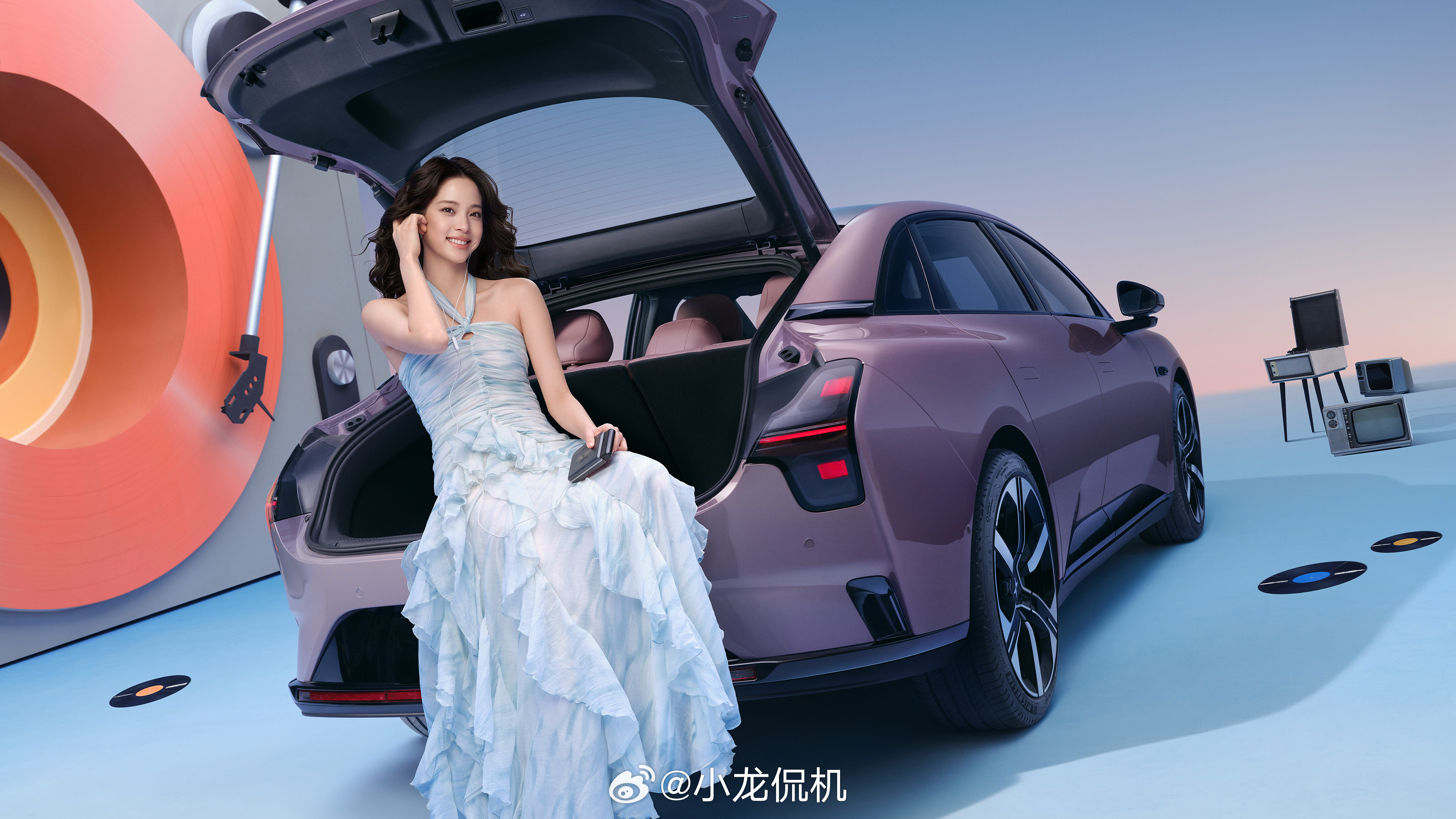 欧阳娜娜与2026款小鹏MONA M03同框亮相！作为典型的MONA年轻车主，她