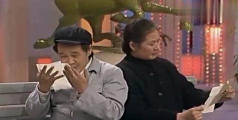 1992年，赵本山和黄晓娟表演完《我想有个家》，走下舞台，黄晓娟对赵本山说：“老