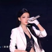 孙怡杀疯了孙怡开口定调 清冷长相搭配醇厚声线，一开口瞬间抓住所有人目光，反差感太