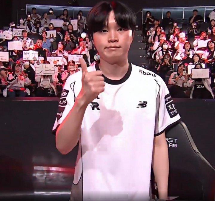 王朝还在继续！KT横扫DNS达成六连胜 目前一个大场未失在今日的LCK常规赛上，