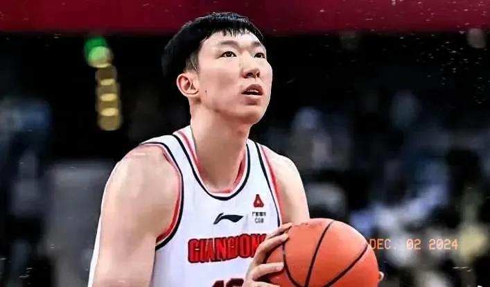 真不值！看看北京男篮年工资，谁是高薪低能
1、周琦：年工资600万RMB，出战1