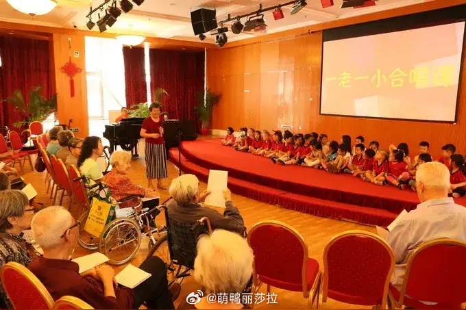 多所幼师院校发力养老赛道据第一财经报道，由于出生率的下降，2025年全国幼儿园比