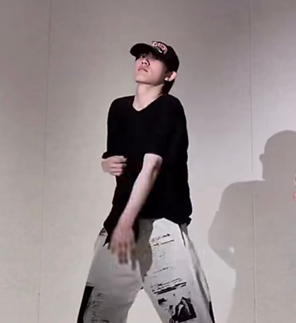 至今无法理解，苏新皓这么雄的人为啥要装可爱