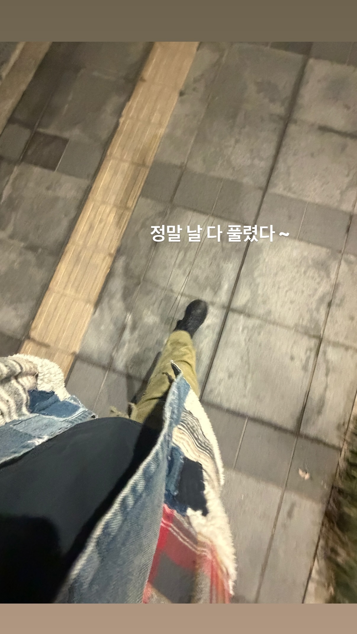 “CB百蓝_。260214金钟云 ins story更新：天终于转暖了~ 