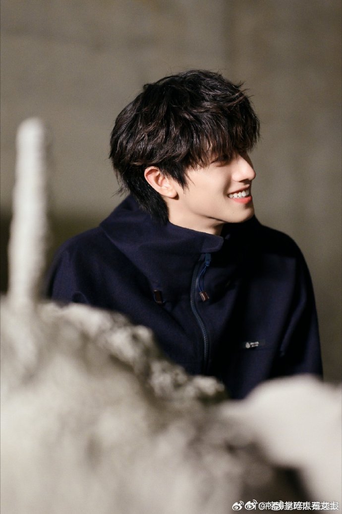 朱志鑫来给大家分享一下短暂的散步vlog朱志鑫分享一下短暂的散步vlog 朱志鑫