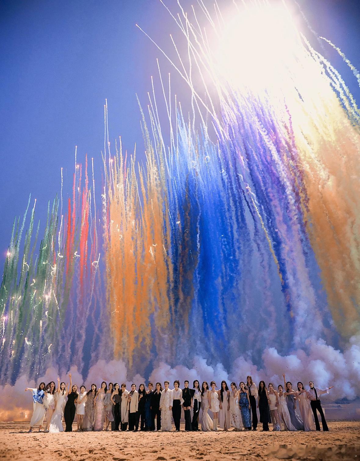 「我将一直热爱女性群像 也将一直从中汲取力量」阚清子发浪姐大合照乘风2026