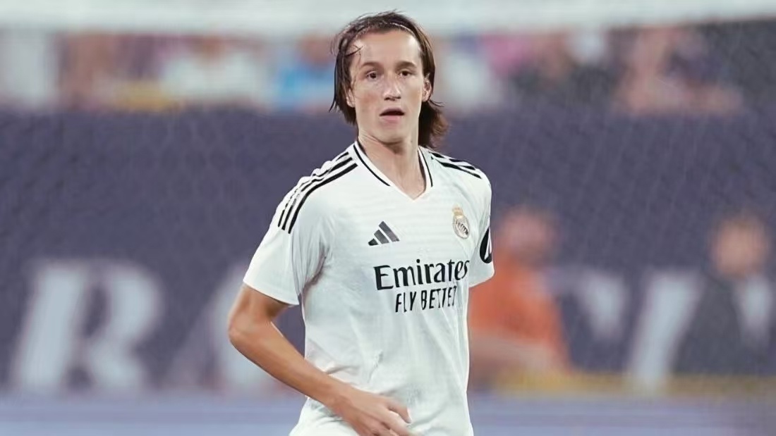 黄黑普鲁士多特蒙德[超话] TA：多特蒙德关注皇马18岁左后卫胡安马丁内斯 ​​