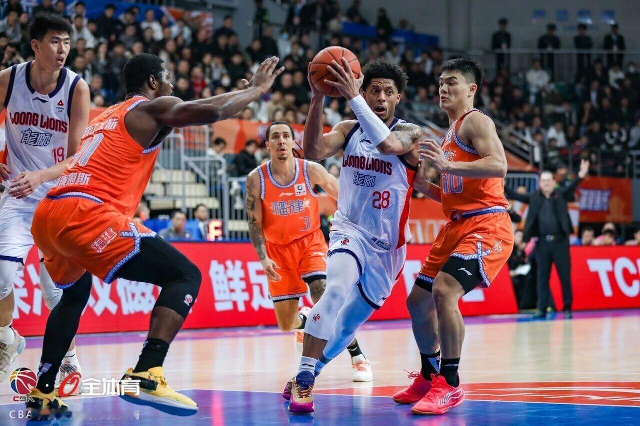 龙狮客场输给福建，他们被对手命中14记三分，徐昕以百分百命中率拿到19分6篮板1