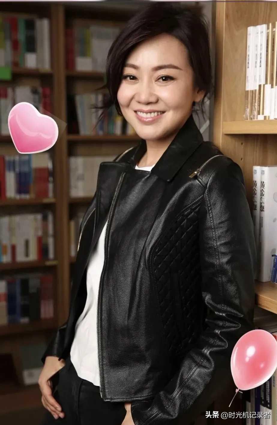 闫妮本来就五十多岁的人，老气点，皮肤容易点又怎样，其实很多明星和普通人差不多，只