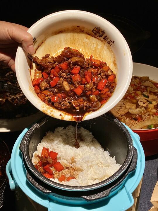 人生建议：吃完这一碗肉汁拌饭再离开长沙......