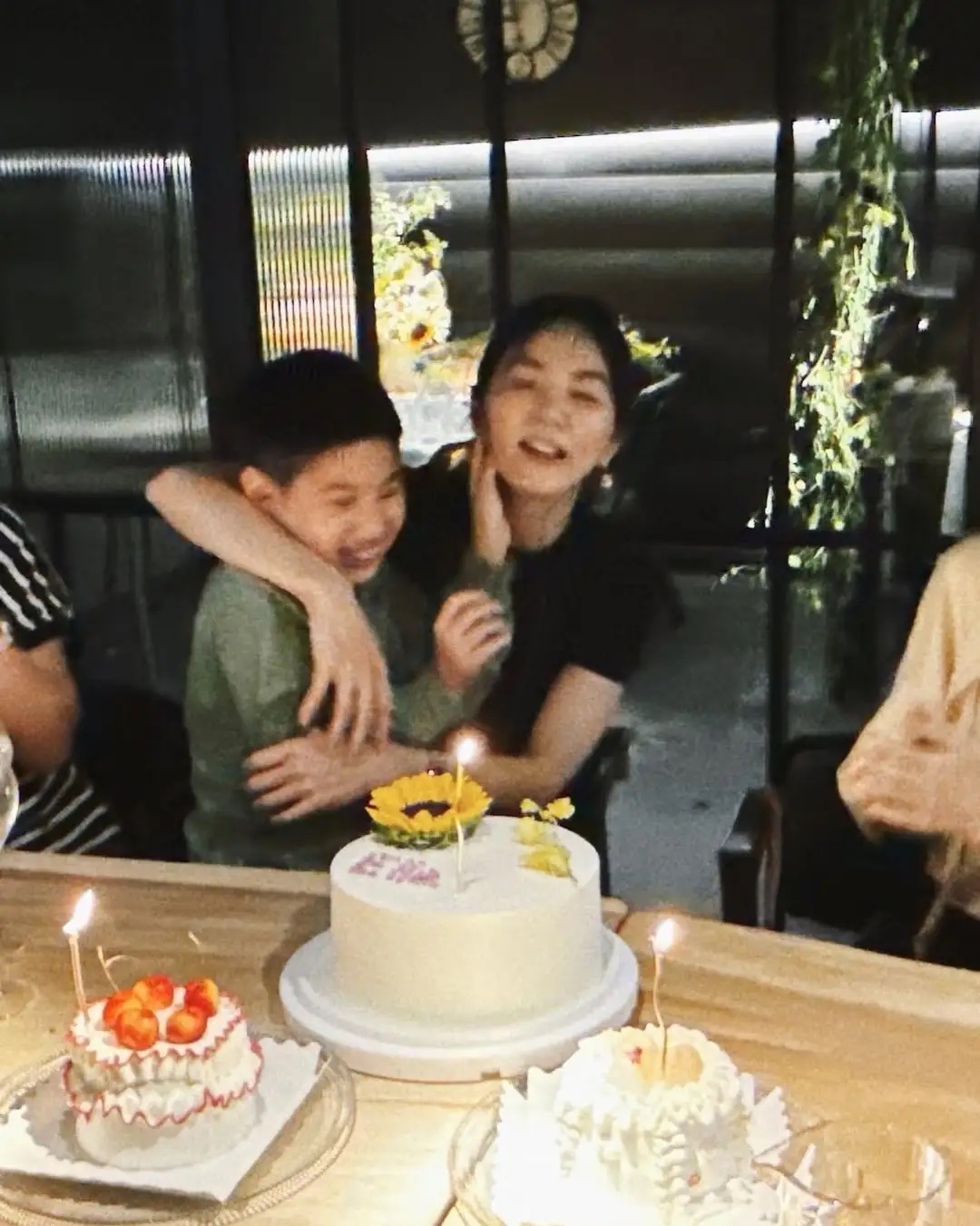 陈嘉桦Ella过45岁生日，好姐妹和家人陪伴，她太幸福了！有一说一，她是最聪明务