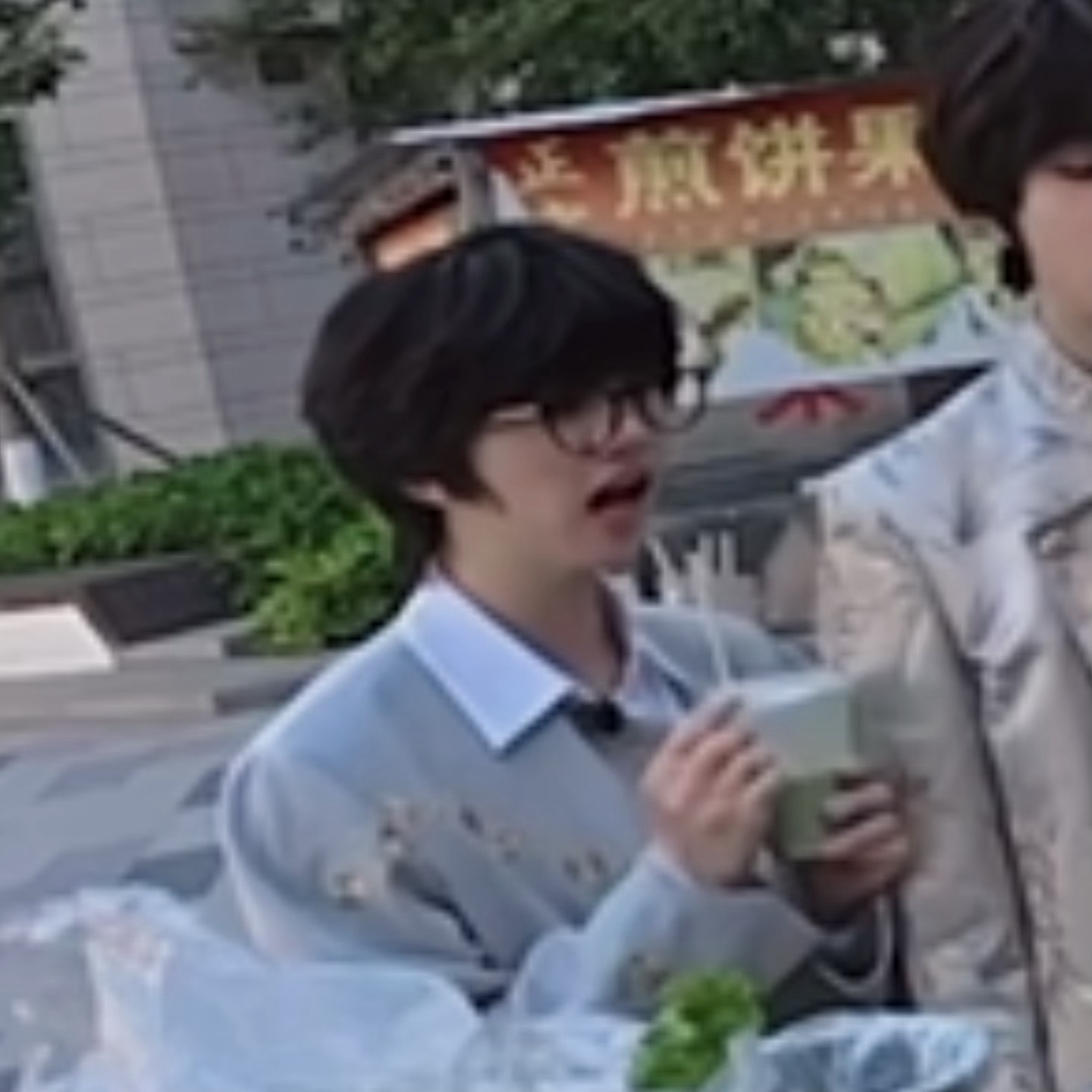 居然还要再等一周 才能看到这个做煎饼果子的呆汁…… 